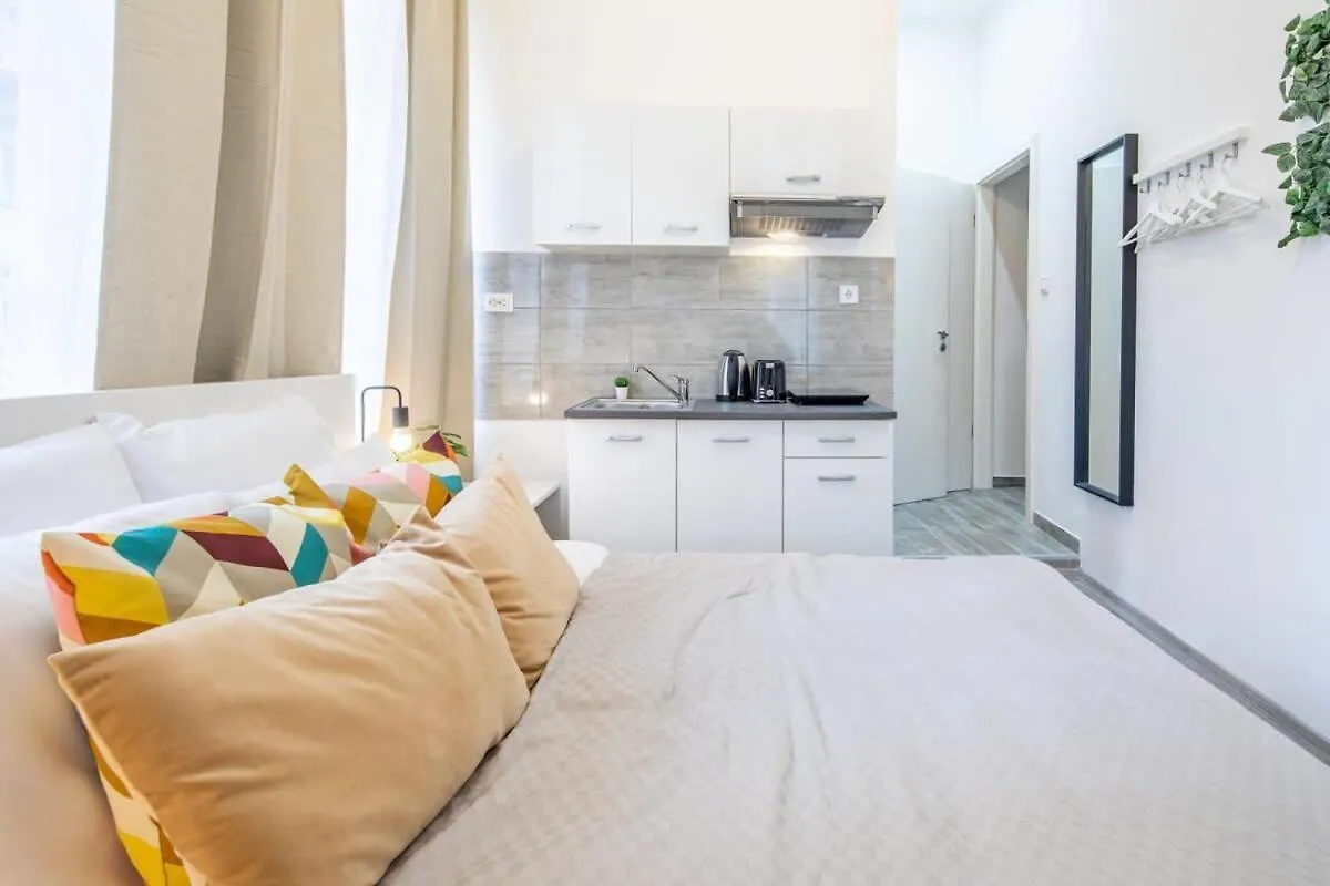 Apartment Extra Central Mini Studio - Lively Neighborhood Budapest