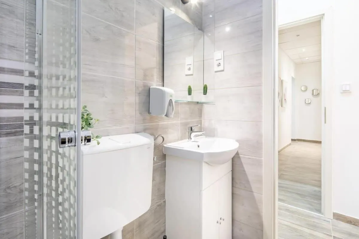 Extra Central Mini Studio - Lively Neighborhood Budapest Hungary