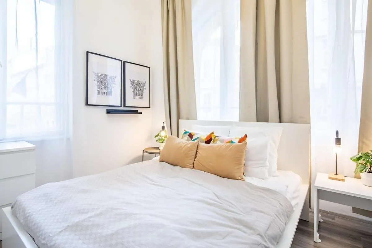 Extra Central Mini Studio - Lively Neighborhood Budapest