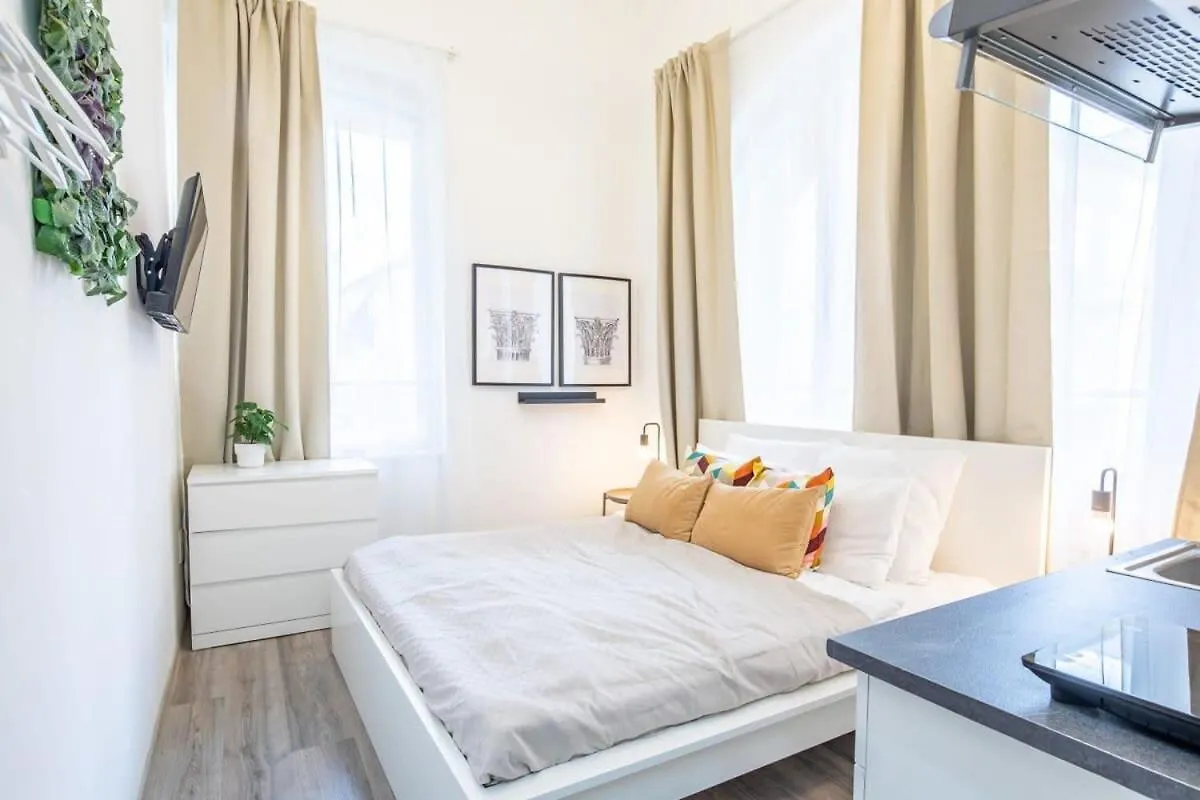 Extra Central Mini Studio - Lively Neighborhood Budapest